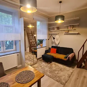 https://ochowska-12-apartament.warsawhotelspoland.com